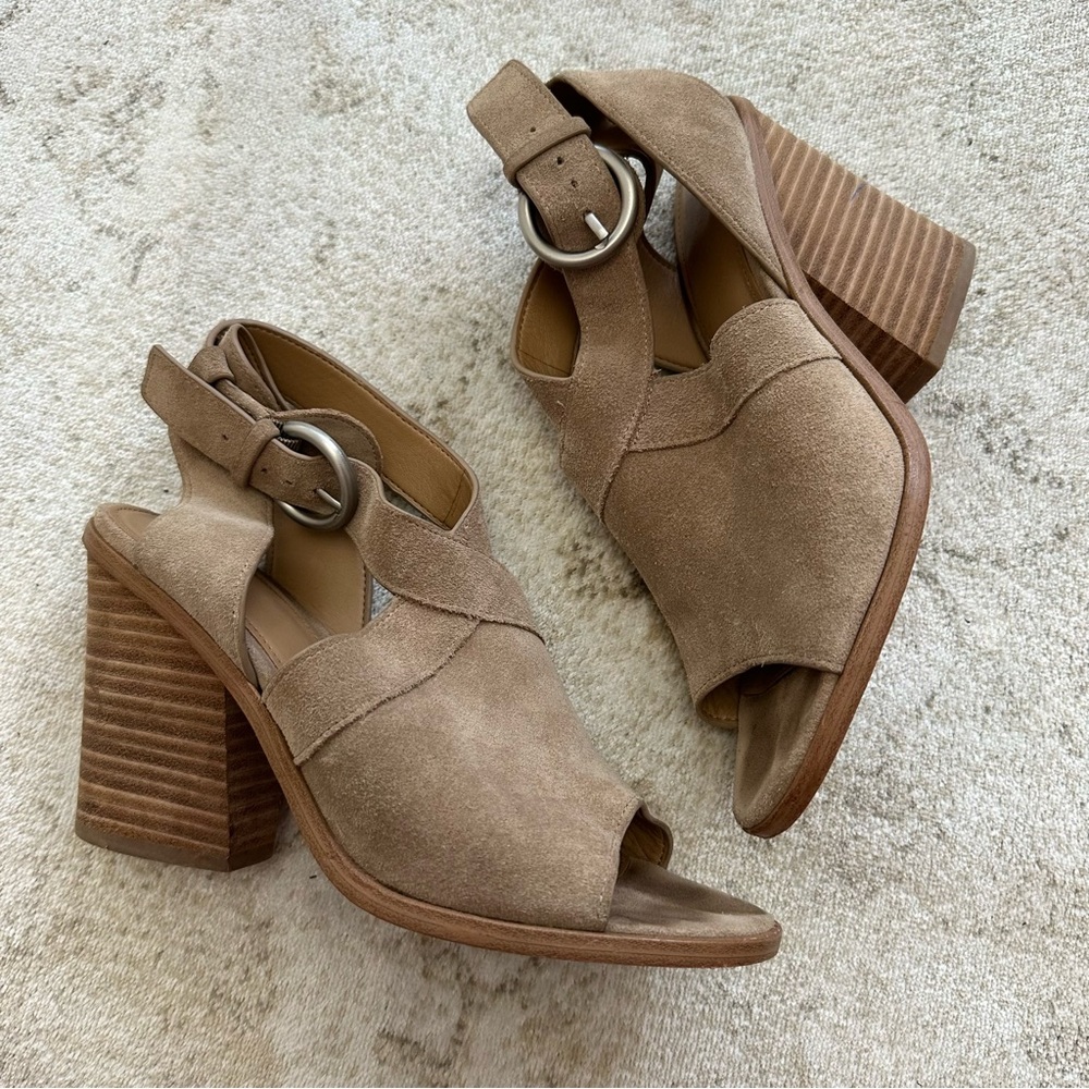 Marc fisher suede sandals heels 7 tan